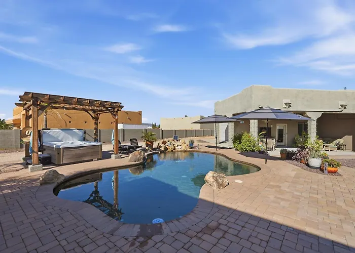 Holiday home Alanamari Desert Estate, Pool, Spa, Casita-2 Homes In One! *