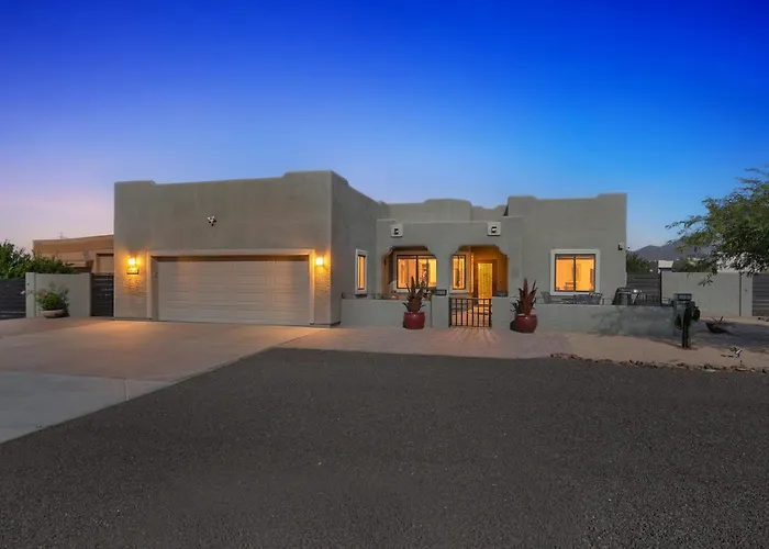 Alanamari Desert Estate, Pool, Spa, Casita-2 Homes In One! Holiday home