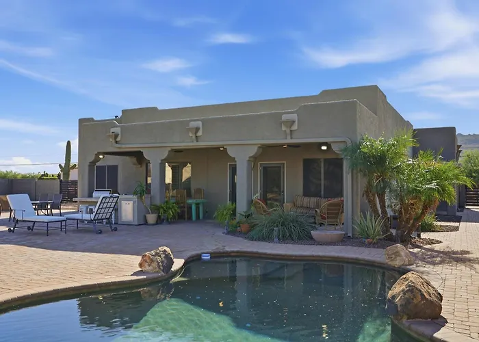 Alanamari Desert Estate, Pool, Spa, Casita-2 Homes In One! Holiday home