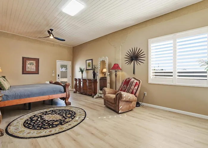 Alanamari Desert Estate, Pool, Spa, Casita-2 Homes In One! *