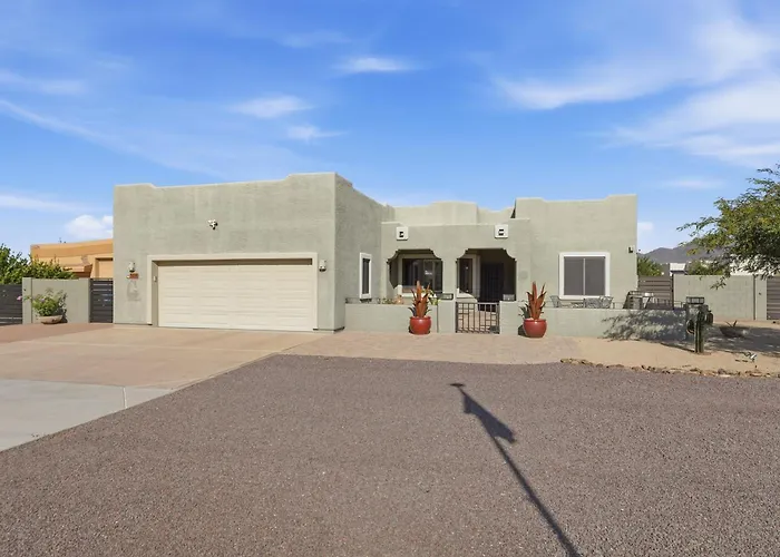 Alanamari Desert Estate, Pool, Spa, Casita-2 Homes In One!