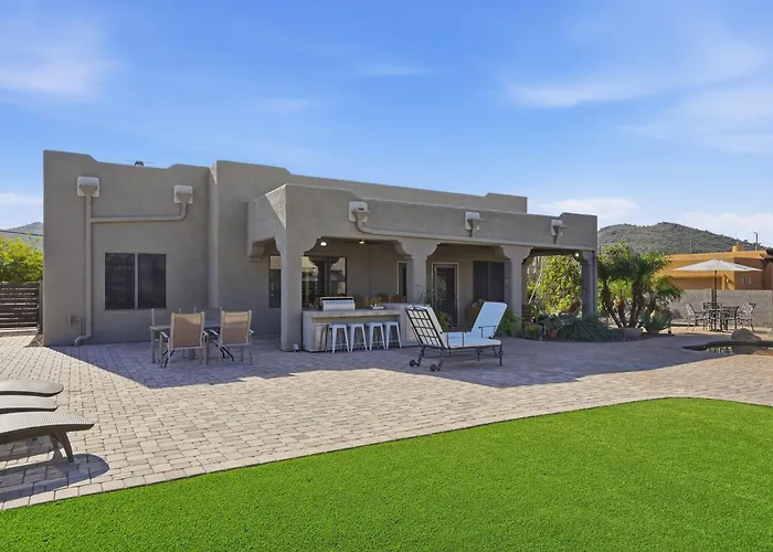 Alanamari Desert Estate, Pool, Spa, Casita-2 Homes In One! Holiday home