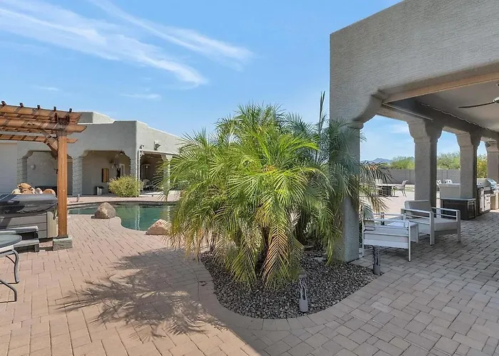 Alanamari Desert Estate, Pool, Spa, Casita-2 Homes In One! Holiday home *