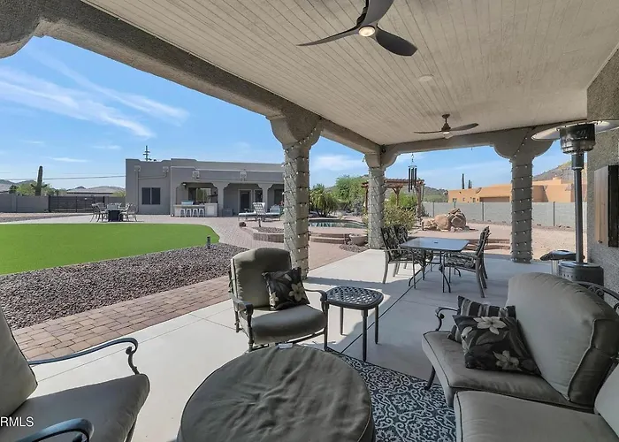 Alanamari Desert Estate, Pool, Spa, Casita-2 Homes In One! Holiday home